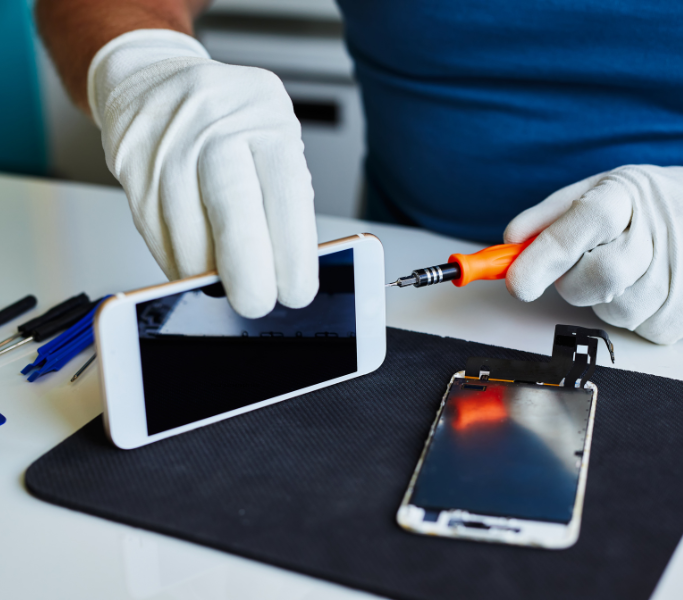 TT3 Repairs technician replacing a cracked cellphone screen using professional repair tools in Walmer, Port Elizabeth.